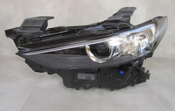 Mazda 3 III Headlight/headlamp 