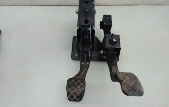 Volkswagen New Beetle Pedal assembly 1J721057