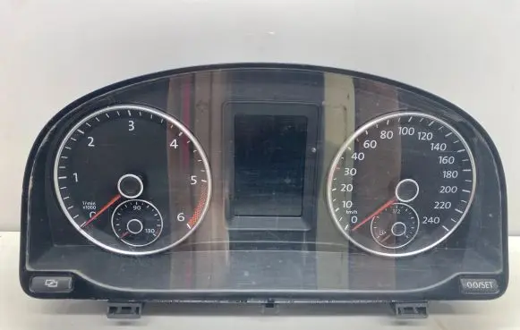 Volkswagen Touran II Speedometer (instrument cluster) 1T0920871D A2C53348361 A2c53219792