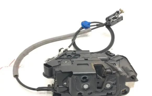 Volkswagen Scirocco Front door lock 5N1837016C