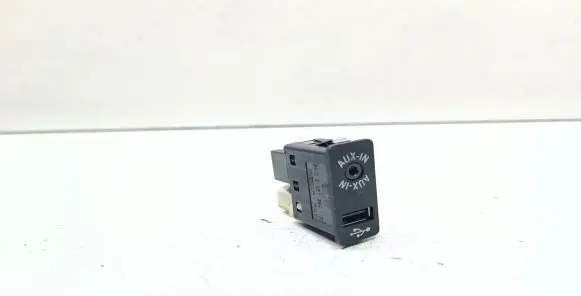 BMW X3 F25 AUX in-socket connector 9237654 84109237654