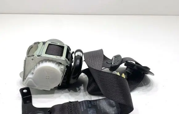 Opel Astra K Front seatbelt