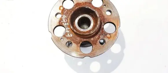 Rear wheel hub