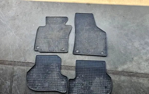 Volkswagen Golf VI Car floor mat set 