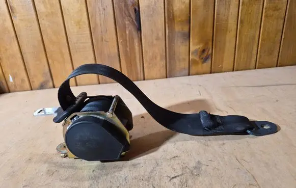 Peugeot 307 Rear seatbelt 040060