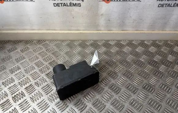 Volkswagen Golf III Central locking vacuum pump 1H0962257
