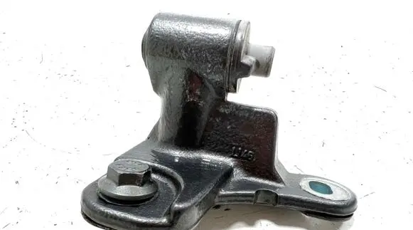 Mercedes-Benz B W245 Front door lower hinge L146