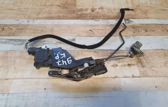 Hyundai Accent Front door lock
