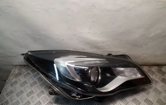 Opel Insignia A Headlight/headlamp 13409909 1LL01116514