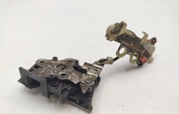 Loading door lock