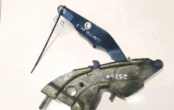 Engine bonnet/hood hinges