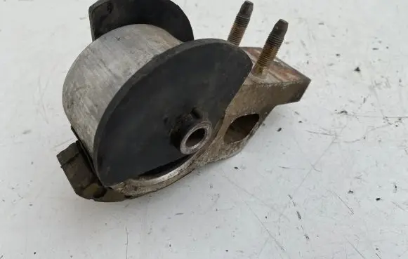 Toyota Corolla E90 Engine mount bracket