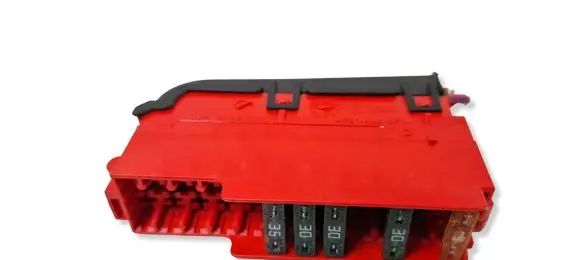 Audi Q7 4L Fuse module 8K0941824B