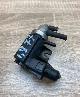 Audi A3 S3 8L Turbo solenoid valve 1J0906627B 72290345