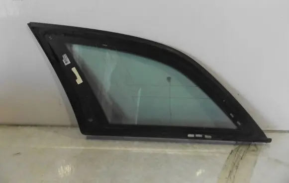Mercedes-Benz C AMG W204 Rear side window