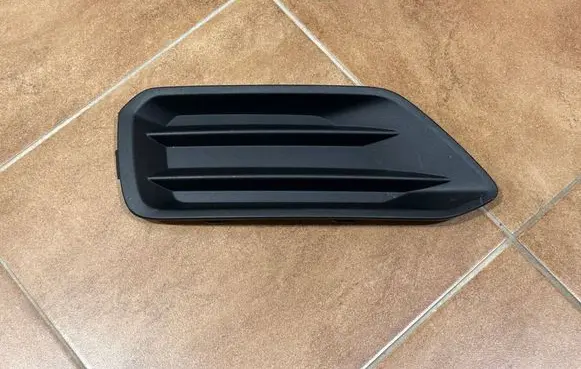Volvo XC40 Front bumper lower grill 31407949