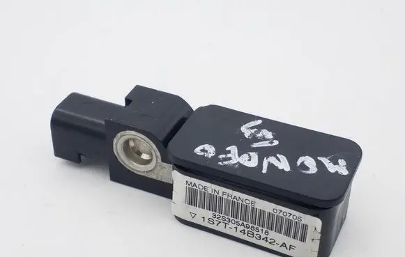Ford Mondeo Mk III Airbag deployment crash/impact sensor 1S7T14B342AF 32S305A98518