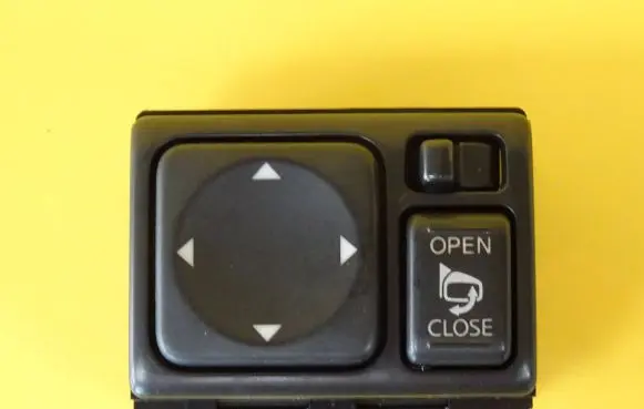 Nissan Note (E11) Wing mirror switch 7Z04J