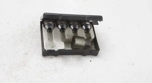 KIA Optima Anti-theft wheel nuts and lock PENS2013
