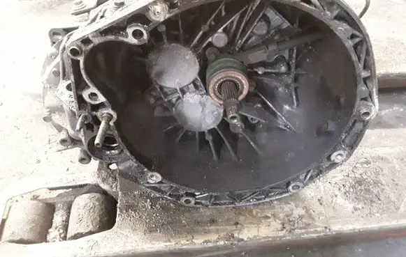 Renault Trafic II (X83) Manual 6 speed gearbox PK6375