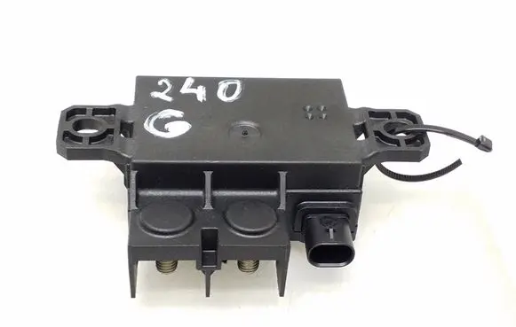 Mercedes-Benz CLS C218 X218 Charging relay A0009822023