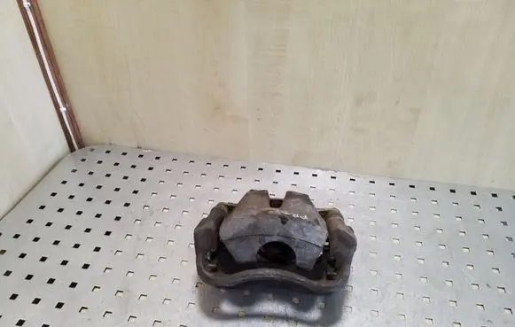 Toyota RAV 4 (XA30) Front brake caliper