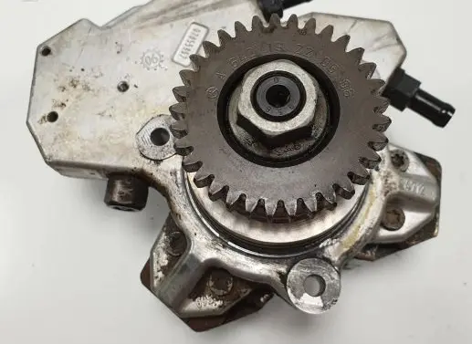 Jeep Grand Cherokee (WK) Fuel injection high pressure pump A6420700201
