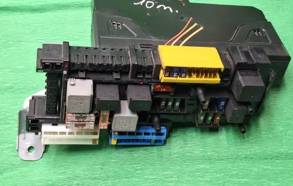Mercedes-Benz C W204 SAM control unit 2049006401 5DK00922549 2045458932