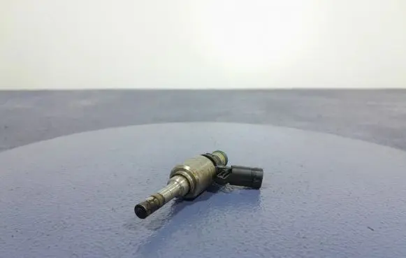 Audi A4 S4 B8 8K Fuel injector 06H906036J