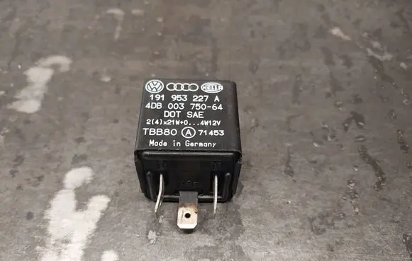 Volkswagen PASSAT B5.5 Other relay 191953227A 4DB003750-64
