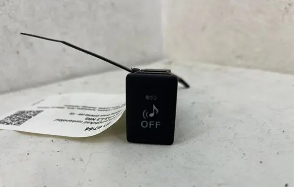 Toyota Prius (XW30) Other switches/knobs/shifts 15C691