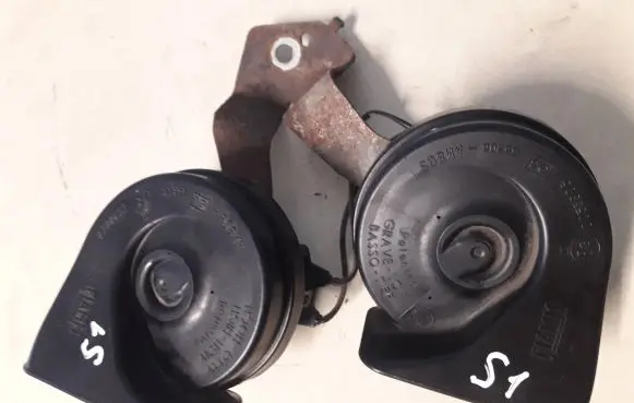 Ford Mondeo Mk III Horn signal 1S7113A803AC