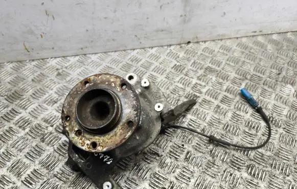 BMW 5 E60 E61 Front wheel hub