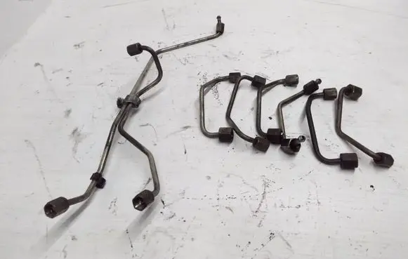 Volkswagen Touareg I Fuel injector supply line/pipe 