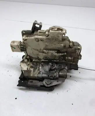 Seat Altea XL Rear door lock 5P0839011