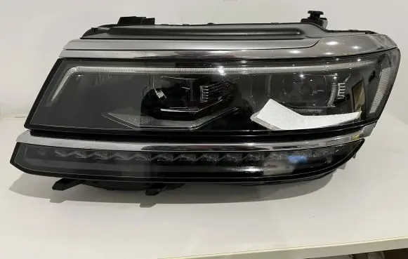 Volkswagen Tiguan Headlight/headlamp 5NB941081A