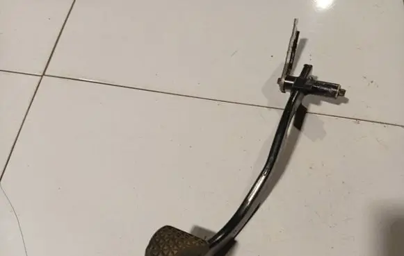 Opel Zafira A Brake pedal 13133242