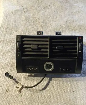 Rear air vent grill