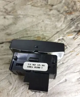 Volkswagen Touareg I Central locking switch button 7L69621253X1