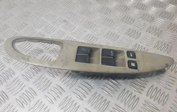 Nissan Primera Electric window control switch 35401AV640 80961AV660
