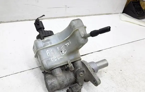 Volkswagen PASSAT Master brake cylinder 3C1611301