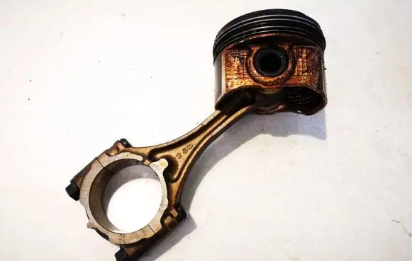 Lexus IS 200-300 Piston with connecting rod toyota70120 70120