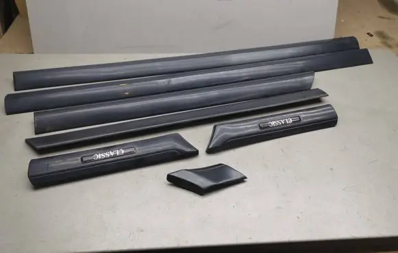 Mercedes-Benz C W202 Front door trim (molding) 2026900462 2026900362 2026900562