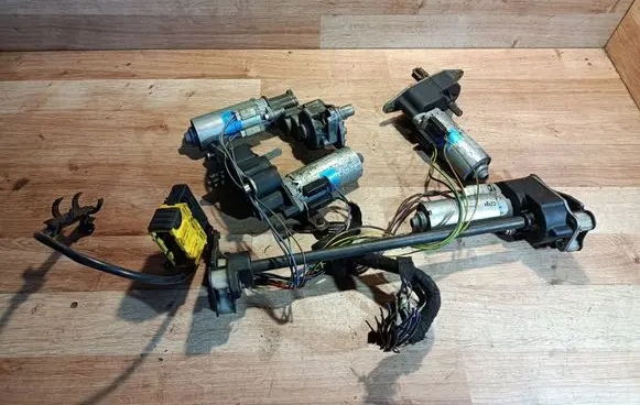 BMW X5 E53 Seat adjustment motor 0130002639