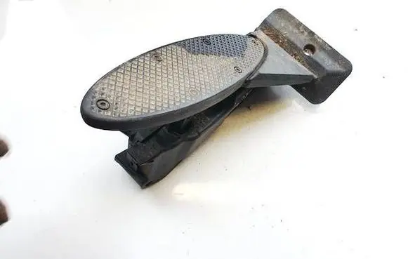 Accelerator throttle pedal