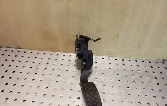 Volkswagen PASSAT B5.5 Accelerator throttle pedal 8D1721523F 6PV00837603
