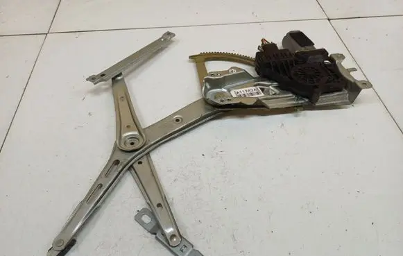 Opel Astra H Sliding door window regulator with motor A330013100418RH