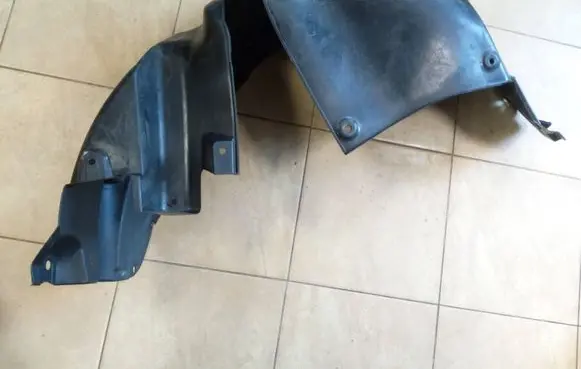 Rear arch fender liner splash guards