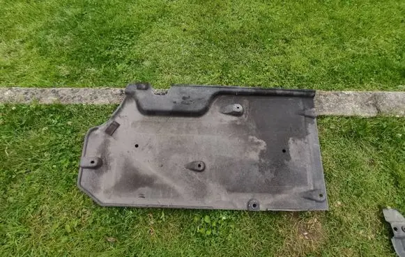 KIA Stinger Engine splash shield/under tray 84137-j500
