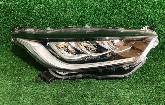 Toyota Yaris XP210 Headlight/headlamp